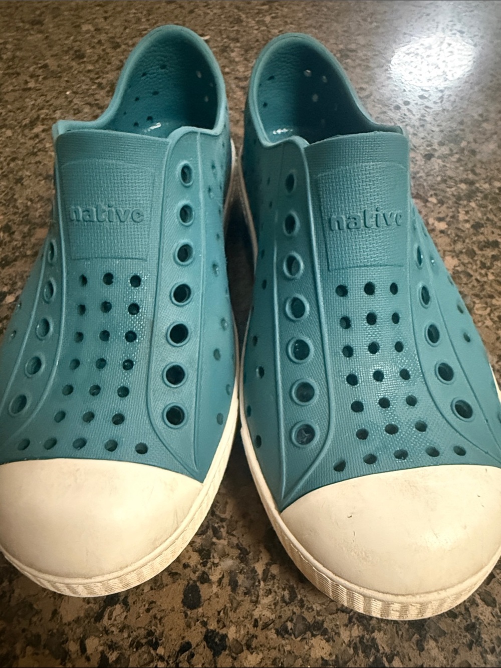 Native Kids Slip-On rubber shoes in Teal and White